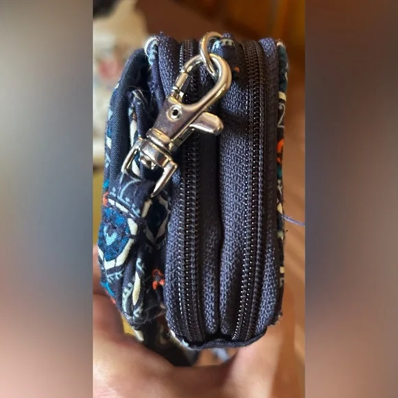 VERA BRADLEY “BLAIR” ALL IN ONE CROSSBODY/WRISTLET/WALLET. NWOT - Picture 8 of 11